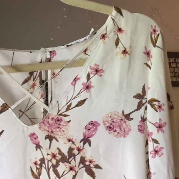 Floral blouse - Picture 3 of 4